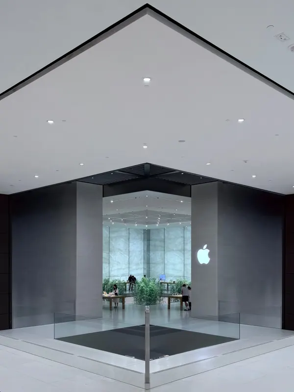 Apple Cotai Strip